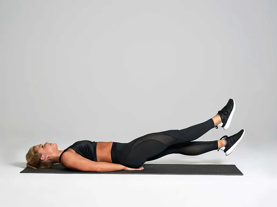 Sophia Thiel Workout: Flutterkick