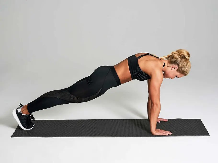 Sophia Thiel Workout: Warm-up