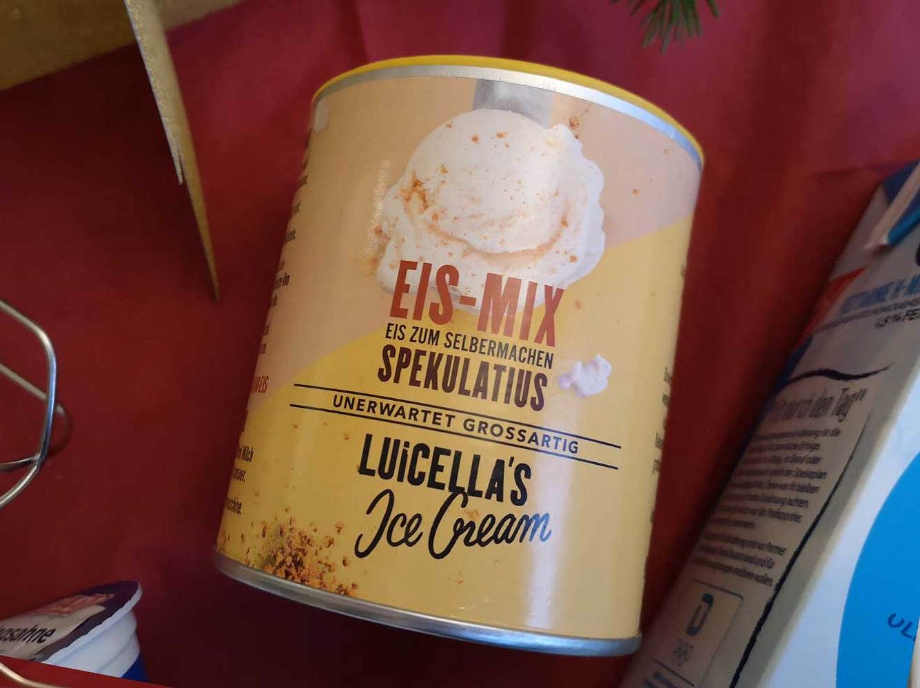 Mit dem Eis-Mix von Luicella's kannst du Spekulatius-Eis einfach selber machen.