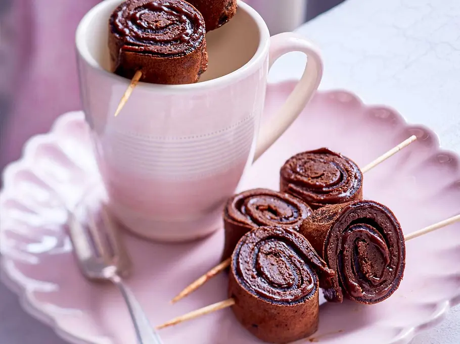Crêpe-Spieße mit leckerer Spekulatius-Creme Creme, Schokolade und Spekulatius - bei diesem Rezept stimmt einfach alles.