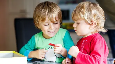 spiele ab 4 jahren - Foto: iStock/romrodinka