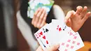 Spiele für 2 Personen: Die besten Spiele für Pärchen, Freunde und Co - Foto: Hakase_/iStock Spiele für 2 Personen: Die besten Spiele für Pärchen, Freunde und Co - Foto: Hakase_/iStock