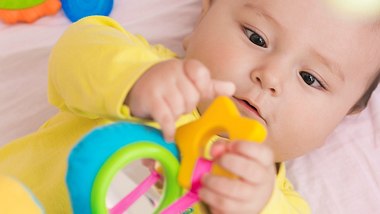 Buntes Spielnest für Babys - Foto: iStock/alexey_ds