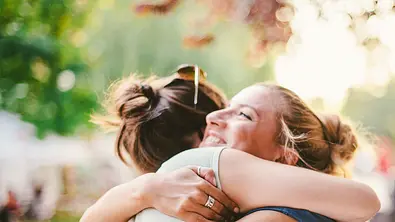 Die schönsten Sprüche für deine beste Freundin - Foto: iStock/ Jasmina007