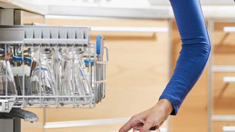 spuelmaschine einraeumen - Foto: thinkstock