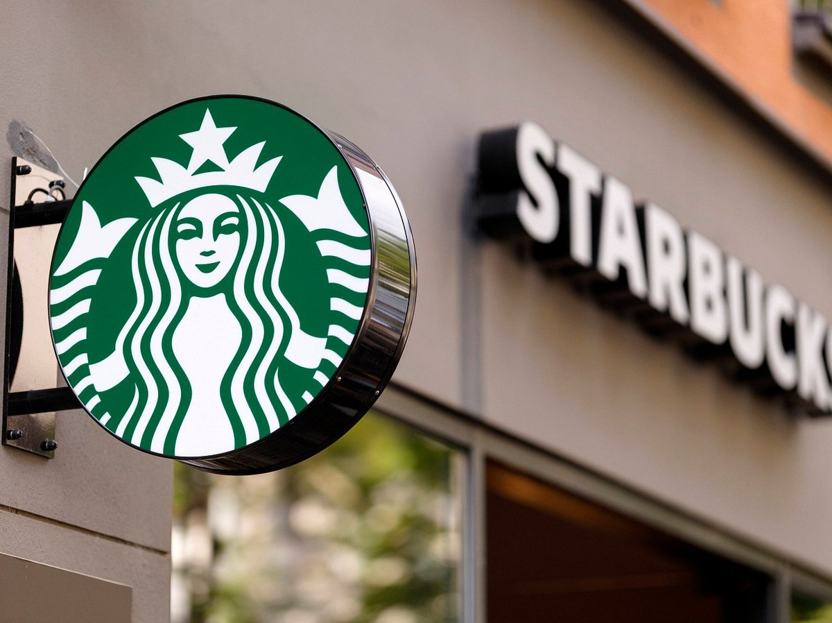 Starbucks-Mitarbeiter verweigert Kundin den Eintritt - und bekommt 90.000 Dollar Trinkgeld