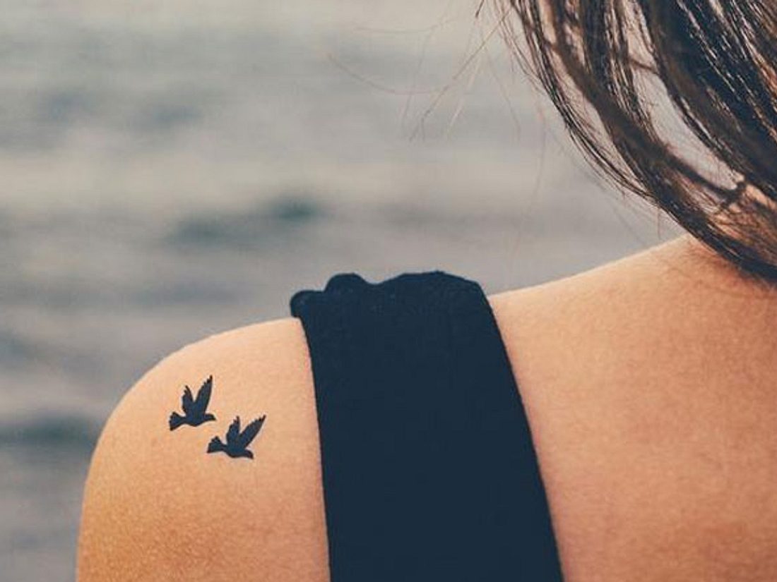 Tattoos können eine wunderbare Erinnerung an Sternenkinder sein. Sie helfen, den Schmerz über den Verlust zu verarbeiten.