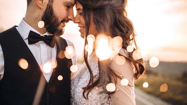 Diese drei Sternzeichen heiratet häufig bevor sie 30 werden. - Foto: iStock/Pekic