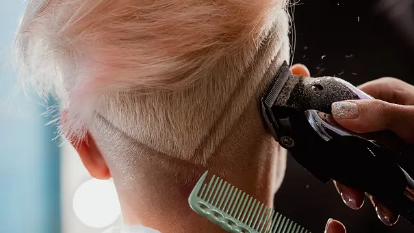 Zu welchem Sternzeichen passt eine Kurzhaarfrisur? - Foto: Istock/Mikhail Spaskov Zu welchem Sternzeichen passt eine Kurzhaarfrisur? - Foto: Istock/Mikhail Spaskov