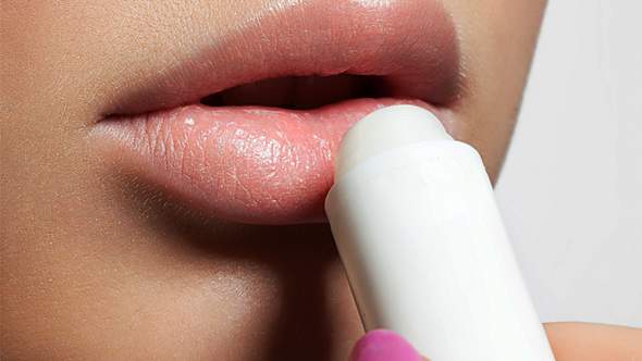 Stiftung Warentest: Lippenpflegestifte im Test - Foto: iStock