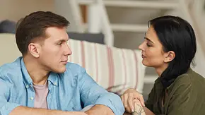 Ein Paar führt einen konstruktiven Streit - Foto: SeventyFour/iStock Ein Paar führt einen konstruktiven Streit - Foto: SeventyFour/iStock