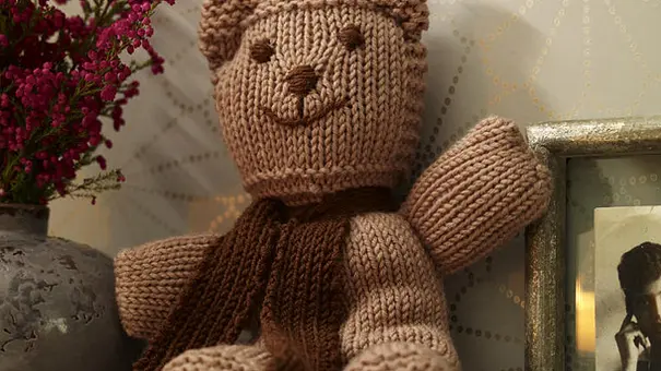 Teddy mit Schal - Foto: Bauer Media Group Teddy mit Schal - Foto: Bauer Media Group