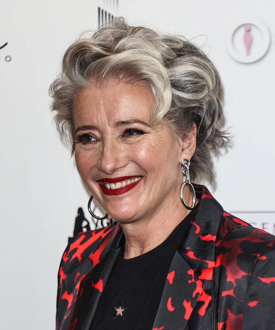 Stufig geschnitten mit wild-fransigen Locken Emma Thompson: Stufig geschnitten mit wild-fransigen Locken