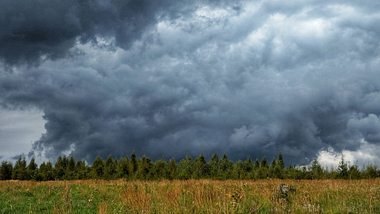 Sturmtief & Regen im Anmarsch: Wars das mit dem Sommer? - Foto: Imago Images