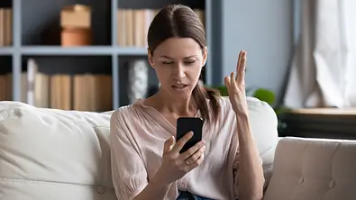 Submarining: Dieser schreckliche Dating-Trend übertrifft alles - Foto: fizkes/iStock