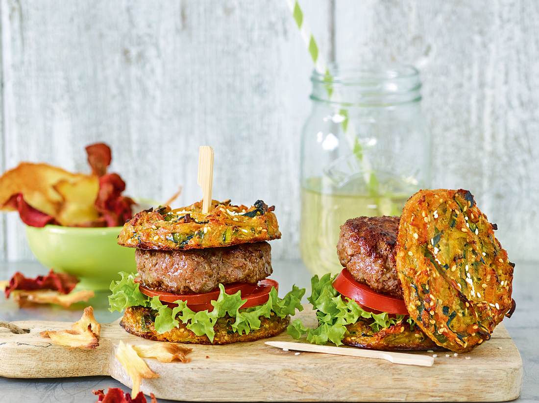 Burger in der Low-Carb-Variante - so lecker kann gesund sein. Burger in der Low-Carb-Variante - so lecker kann gesund sein.