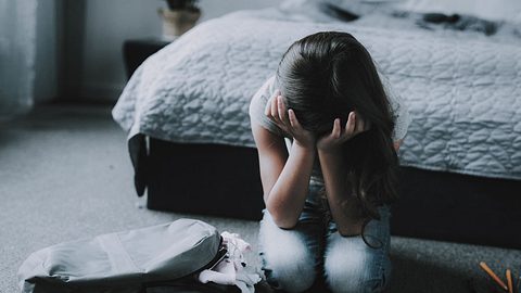 Zu Schulbeginn begehen deutlich mehr Kinder Suizid - Foto: iStock/vadimguzhva