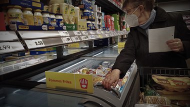 Einkaufen teurer Supermarkt - Foto: IMAGO / Martin Wagner