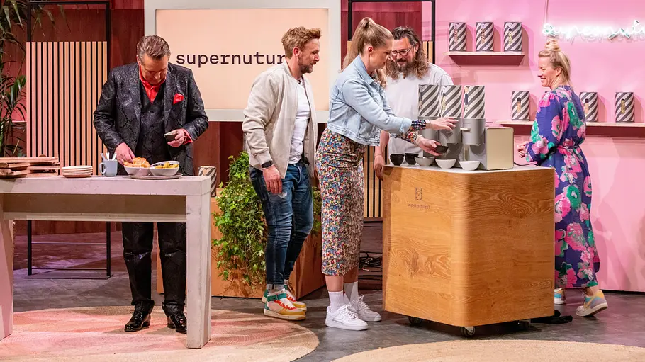 Supernutural kommt bei den Löwen gut an. Die Löwen testen die Nusscreme von Supernutural.