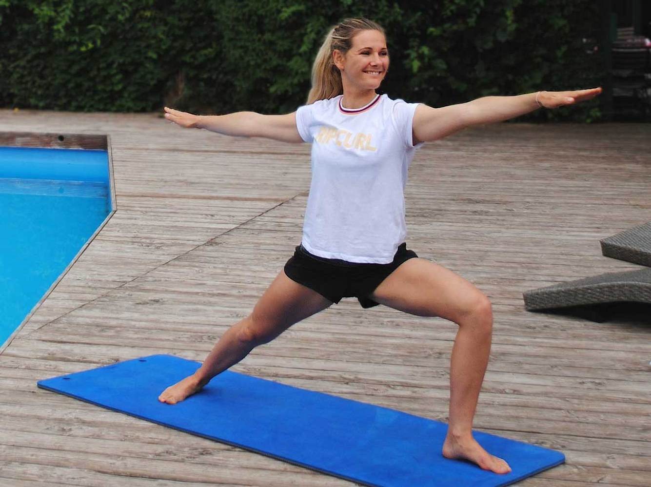 Surfer Workout: Valeska Schneider zeigt uns die Kriegerhaltung Surfer Workout: Valeska Schneider zeigt uns die Kriegerhaltung