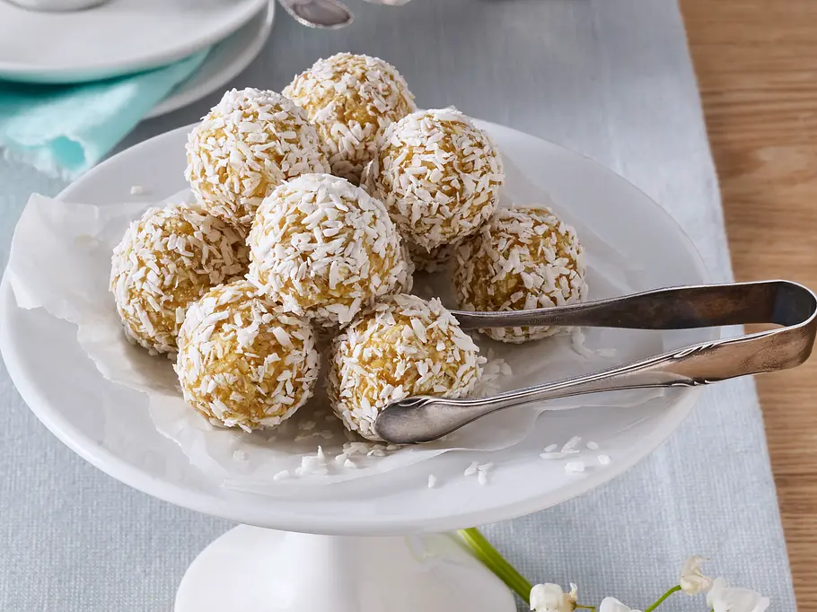 Süße Low Carb Snacks: Kokos-Konfekt