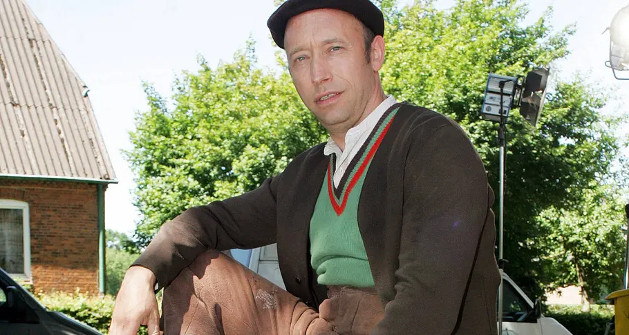 Sven Walser als Stallknecht Kuno