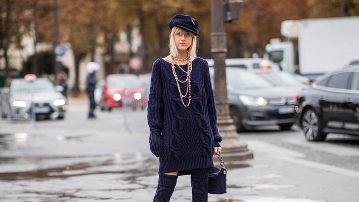 Outfits mit Sweatshirt- und Pullover-Kleider sind stylisch und halten uns warm! - Foto: Getty Images