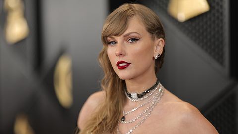 Swoosh Bangs so sieht die Trendfrisur aus - Foto: Neilson Barnard/Getty Images for The Recording Academy