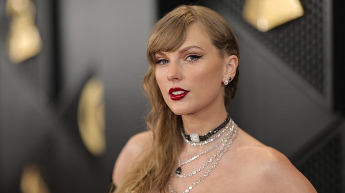 Swoosh Bangs so sieht die Trendfrisur aus - Foto: Neilson Barnard/Getty Images for The Recording Academy