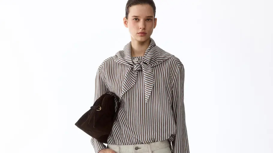 Frau in Sylt-Bluse von H&M