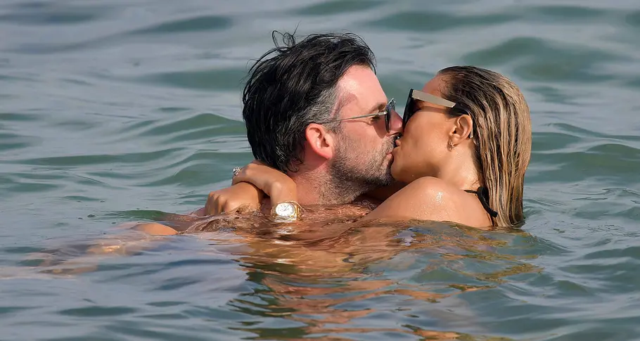 Sylvie Meis und Niclas Castello im Meer Sylvie Meis und Niclas Castello im Meer