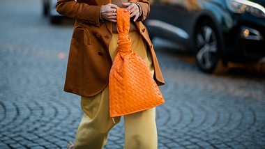 Taschen Trends 2021: Diese 5 Handtaschen sind jetzt im Herbst und Winter mega angesagt! - Foto: Christian Vierig/Getty Images