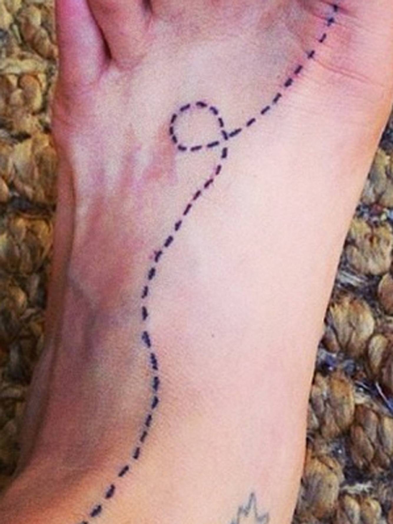 Tattoos selber stechen: Gefährlicher Trend! tattoo selber stechen