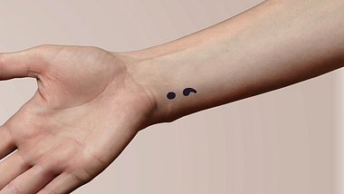 Das steckt hinter dem Semikolon-Tattoo-Trend - Foto: iStock/ Redaktion