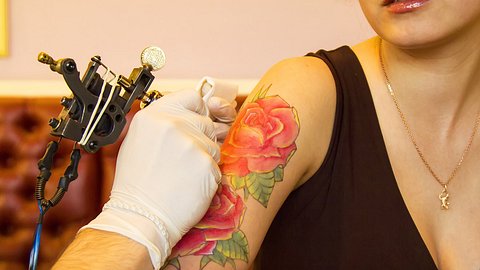 Diese Tattoo-Trends sind im neuen Jahr die Beliebtesten! - Foto: iStock/Sergei_Aleshin