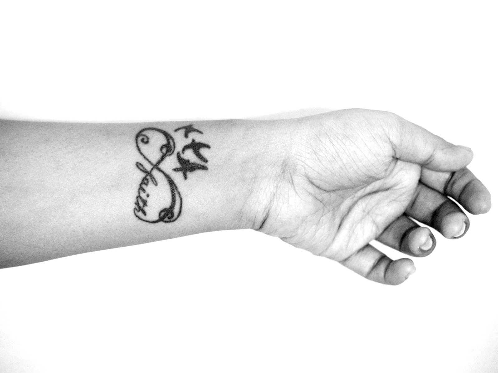 Rippen frauen tattoos Frauen Tattoo
