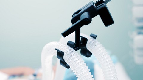 Der Teenager atmete kurz vor der Organspende-OP wieder selbstständig. - Foto: sudok1/istock