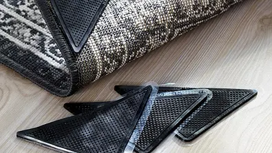 Dänisches Bettenlager: Teppich Anti-Rutsch-Ecken - Foto: daenischesbettenlager.de