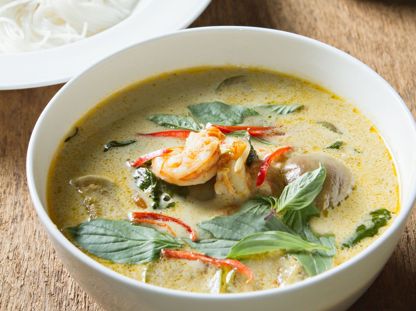 Raffinierte thailändische Kokos-Suppe mit Huhn selber machen | Wunderweib