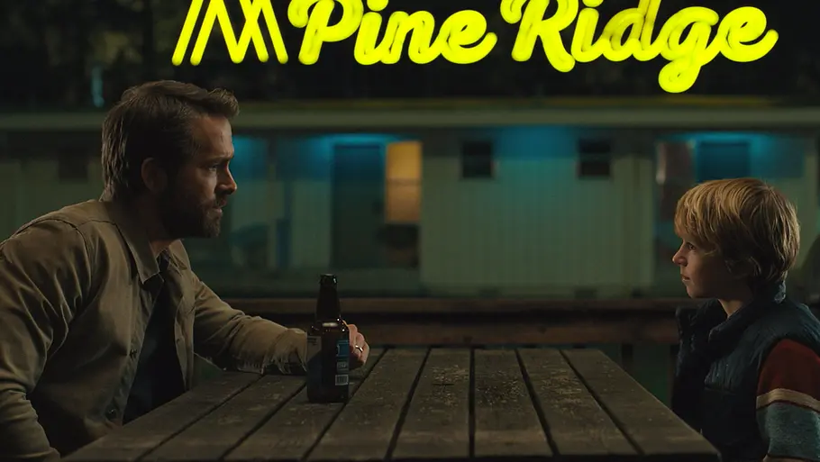Ryan Reynolds und Walker Scobell in „The Adam Project“.