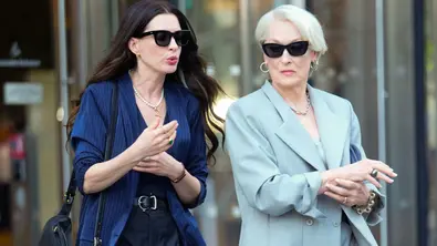 Miranda Priestly (Meryl Streep) und Andy Sachs (Anne Hathaway) am Set von Der Teufel trägt Prada 2 - Foto: Actionpress