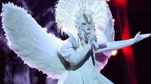 The Masked Singer: Dieser Promi steckt in dem Engel-Kostüm - Foto: © ProSieben/WilliWeber