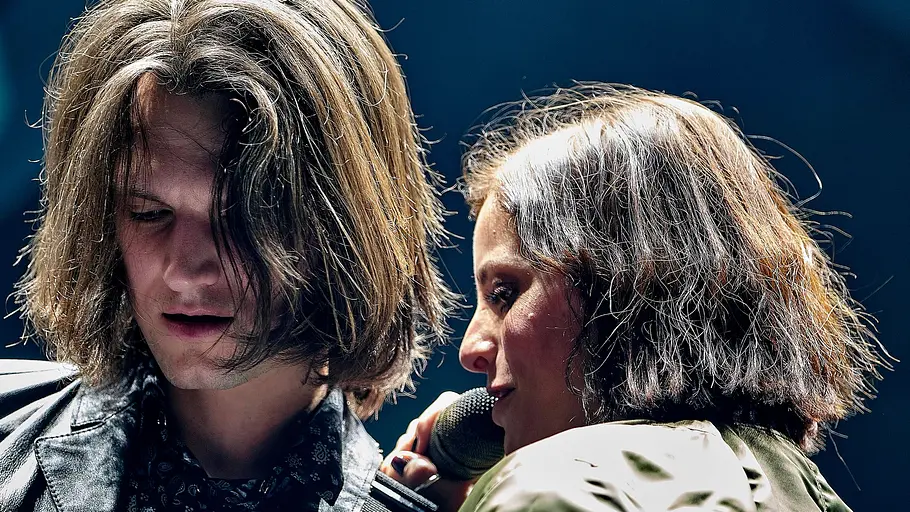 Thomas Stolle und Stefanie Kloß von Silbermond wieder schwanger Thomas Stolle und Stefanie Kloß, hier bei einem Silbermond-Konzert auf der Bühne, erwarten ihr zweites Kind.