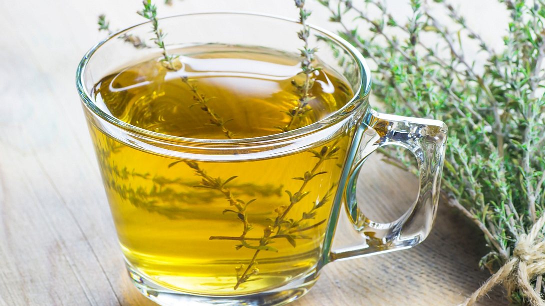 Thymian-Wirkung: Tee und Öl können bei richtiger Anwendung helfen. (Themenbild) - Foto: mescioglu/iStock