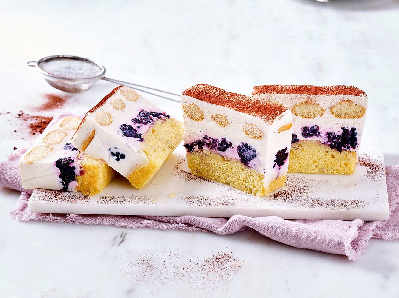 Tiramisu-Kuchen: Rezept für Kokos-Brombeer-Tiramisu-Kuchen Tiramisu-Kuchen: Rezept für Kokos-Brombeer-Tiramisu-Kuchen