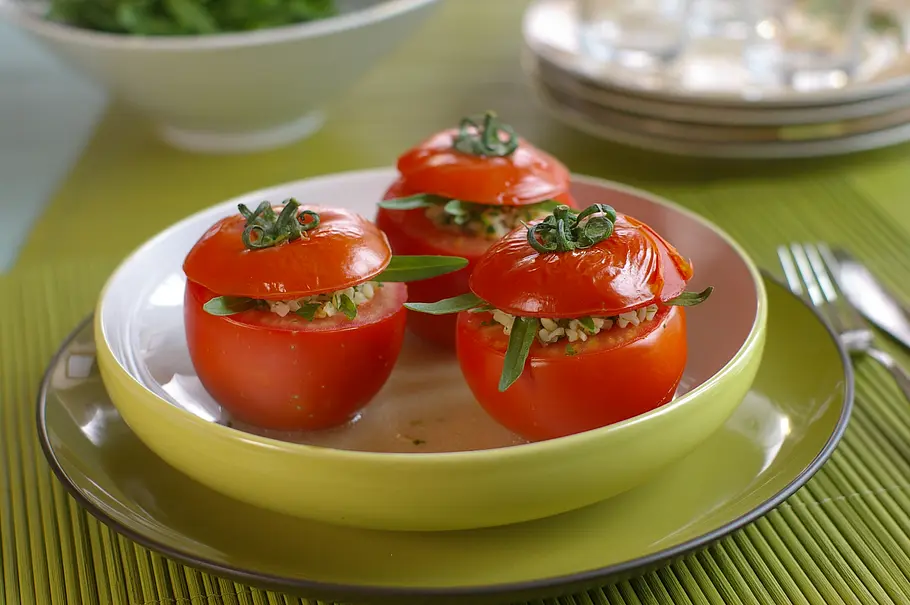 Tomate pikant gefüllt mit Couscous Tomate pikant gefüllt mit Couscous