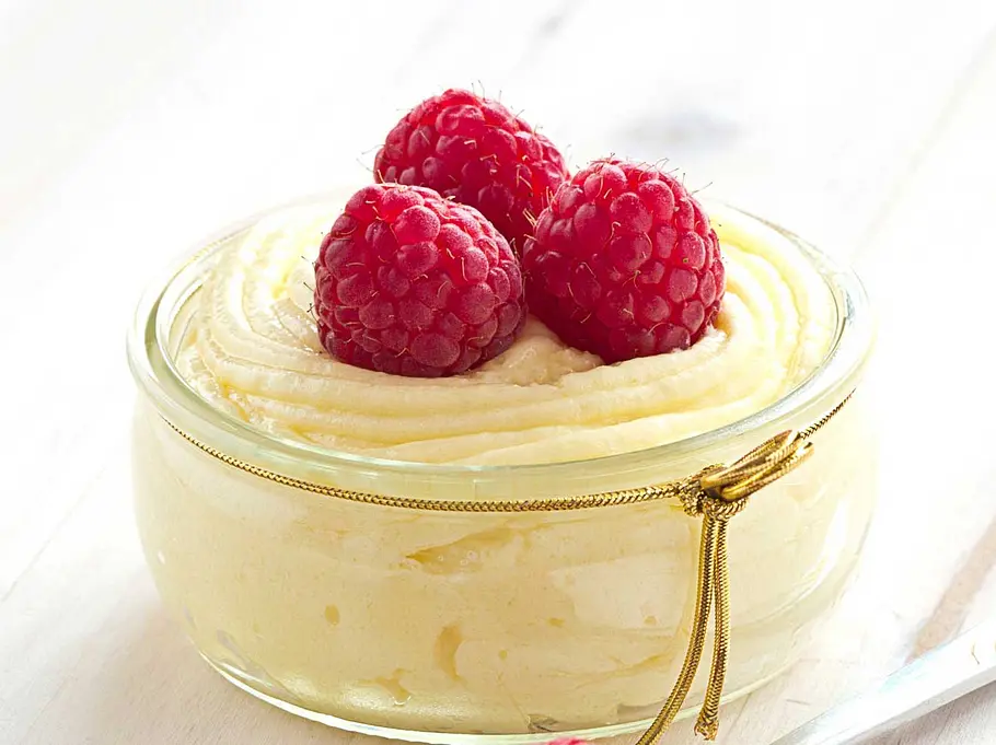 Rezept: Tonkabohnen-Mousse Weiße Schokolade trifft Tonkabohne und wird zu einem luftigen Mousse...