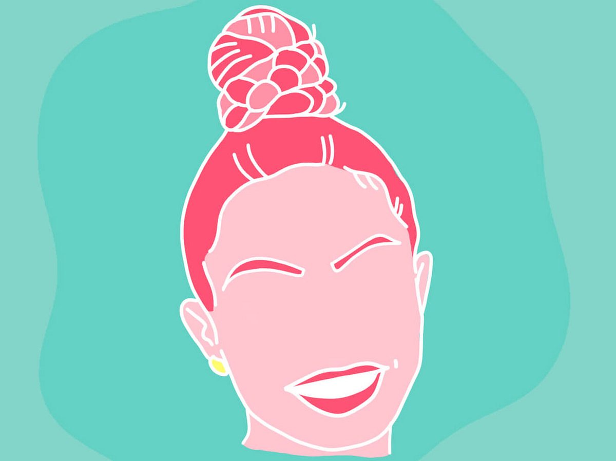Hoch aufgetürmt: Der Top Knot Frau trägt einen Top Knot