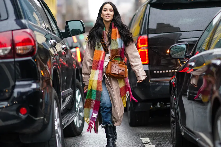 Trenchcoat mit Schal kombinieren