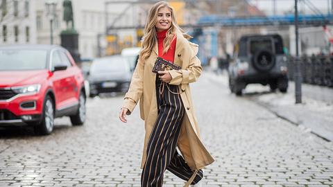 Trenchcoat richtig kombinieren - Foto: Christian Vierig/Getty Images